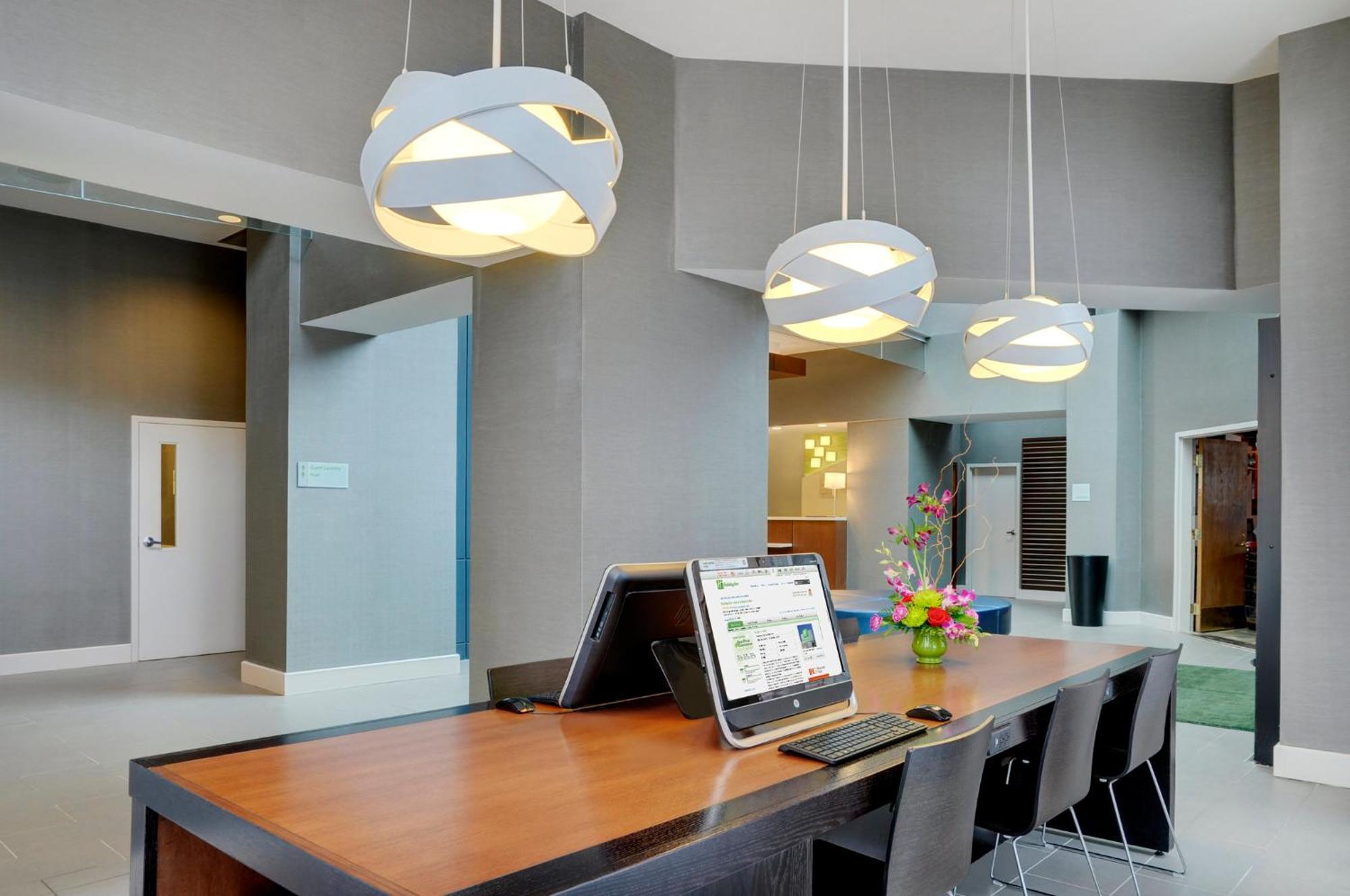 Holiday Inn Hotel & Suites London By Ihg Exterior foto